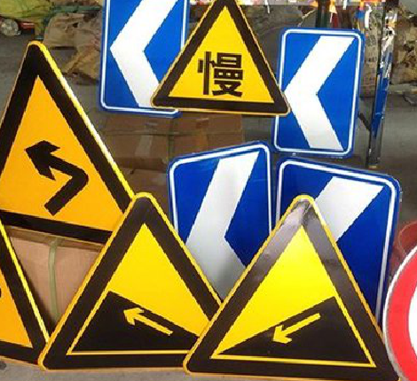 芒市标识标牌中颜色的确定是很重要的。